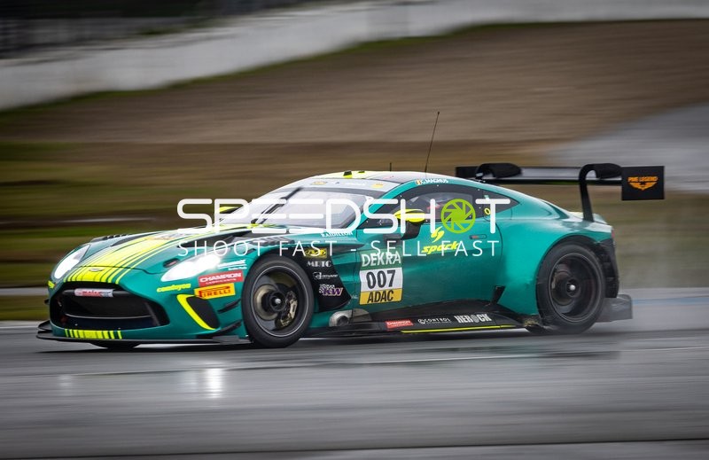 Rennfahrzeug auf dem Hockenheimring