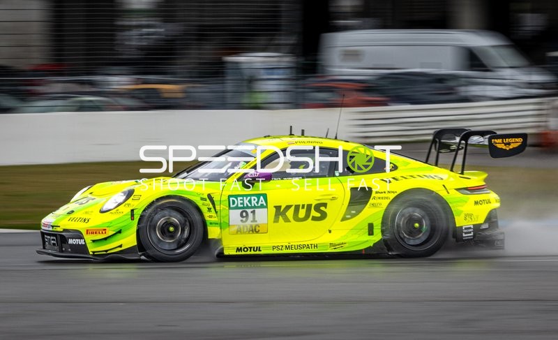 Rennfahrzeug auf dem Hockenheimring