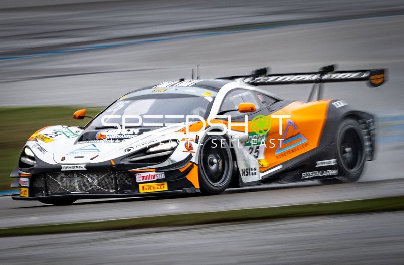 Rennfahrzeug beim Rennen