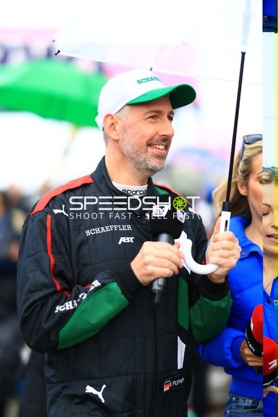 Interview im Fahrerlager