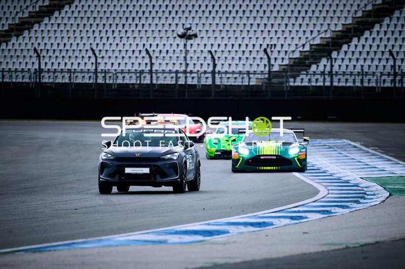 Führung auf der Rennstrecke