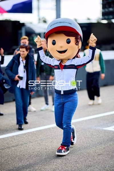 Maskottchen beim DTM Saisonfinale