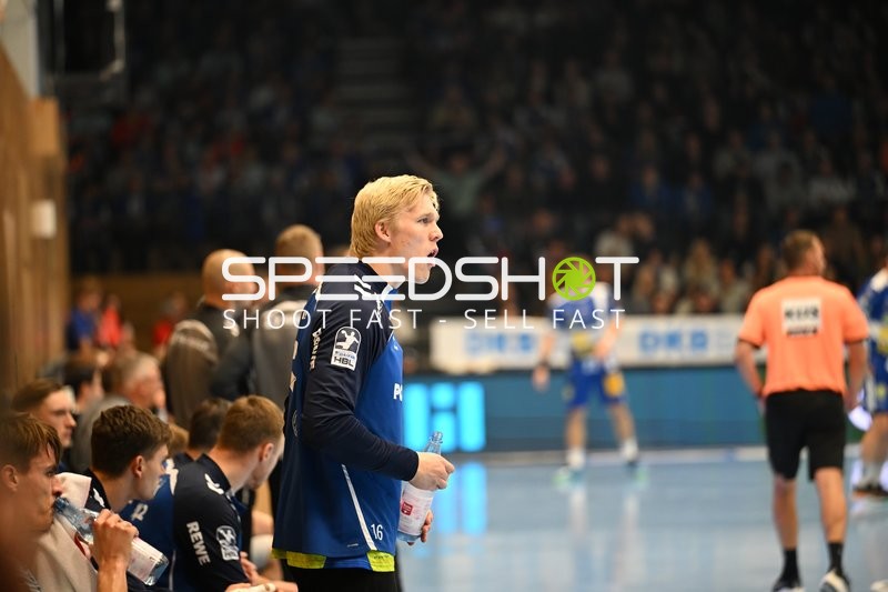 Bertram Obling (16; VfL Gummersbach) gibt Anweisungen