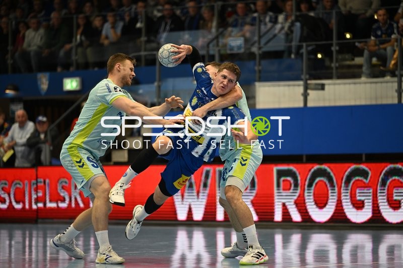 Zweikampf zwischen Vukasin Antonijevic (41; ThSV Eisenach) und Kristjan Horzen (27; VfL Gummersbach)