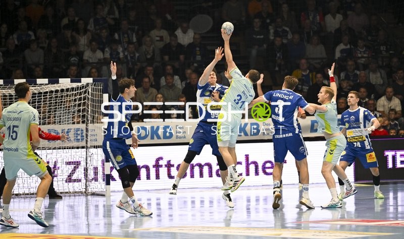 Vincent Buchner (74; ThSV Eisenach) wirft aufs Tor