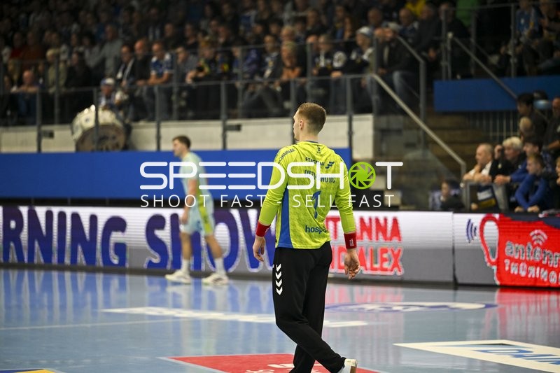 Torwart Dominik Kuzmanovic (1; VfL Gummersbach) auf dem Spielfeld