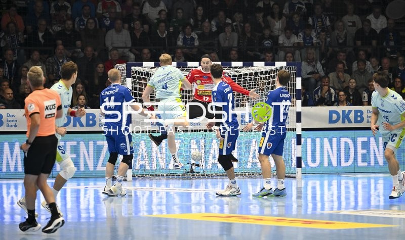 Silvio Heinevetter (12; ThSV Eisenach) pariert Wurf