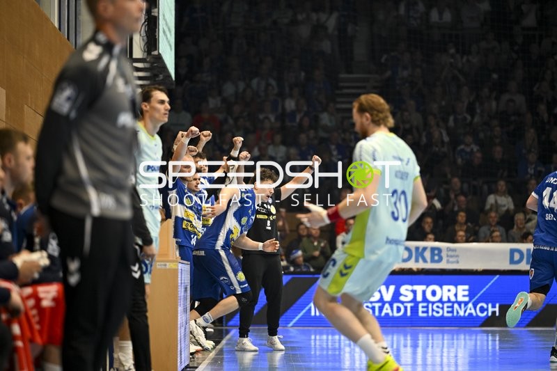 Jubel an der Seitenlinie von ThSV Eisenach