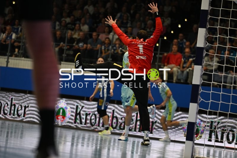 Matija Spikic (1; ThSV Eisenach) pariert Wurf