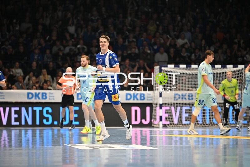 Oskar Joelsson (3; ThSV Eisenach) und Tom Kiesler (30; VfL Gummersbach) auf dem Spielfeld