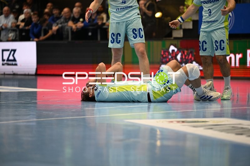 Verletzter Spieler von VfL Gummersbach am Boden