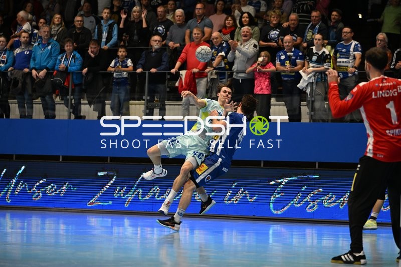 Zweikampf um den Ball mit Miro Schluroff (15; VfL Gummersbach)