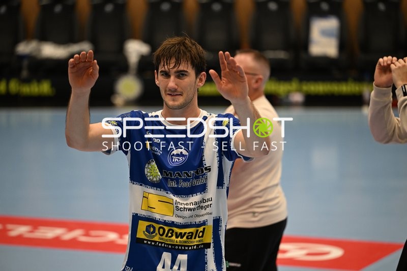 Stephan Seitz (44; ThSV Eisenach) hebt die Arme