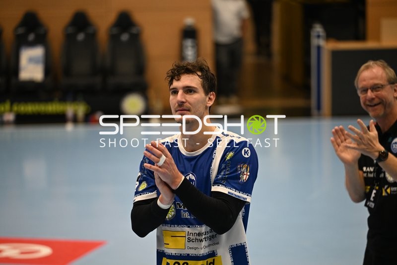 Philipp Meyer (27; ThSV Eisenach) klatscht Beifall