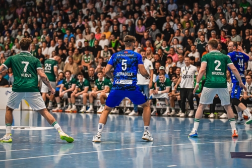 Antonio Serradilla Cuenca (#5; TVB Stuttgart) im Angriff gegen Frisch Auf! Göppingen