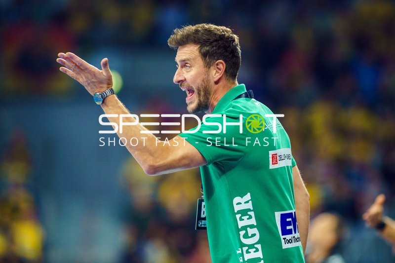 Trainer Ben Matschke (999; FAG) gibt Anweisungen