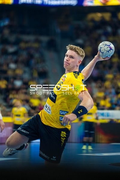 Haukur Thrastarson (25; Rhein Neckar Löwen) wirft