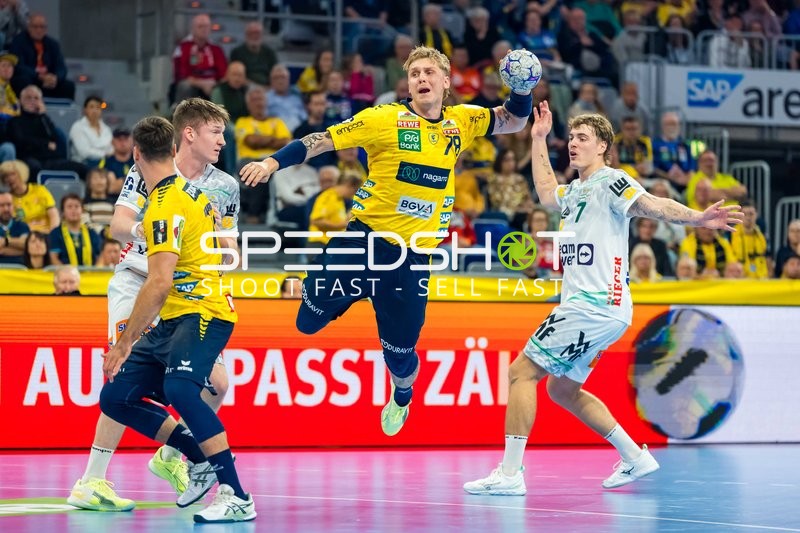 Edwin Aspenbäck (78; Rhein Neckar Löwen) wirft auf das Tor