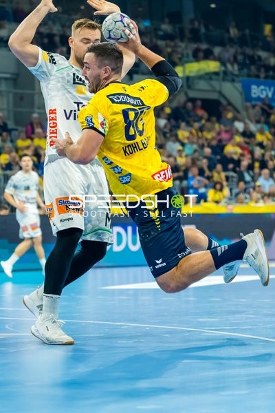 Jannik Kohlbacher (80; Rhein Neckar Löwen) wirft auf Ludvig Jurmala (25; FAG)