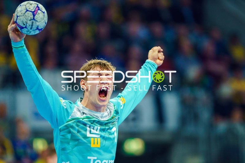 Julian Buchele (1; FAG) jubelt nach Parade