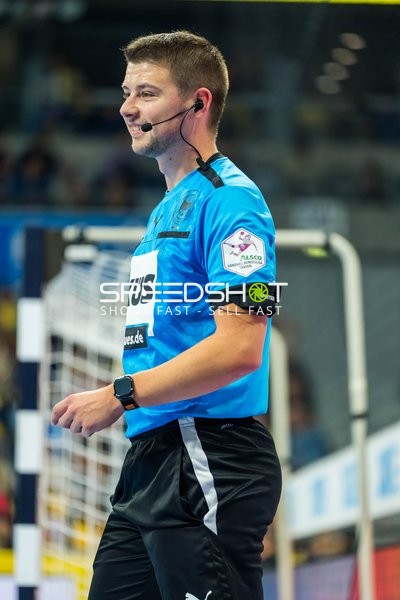 Schiedsrichter im Spiel