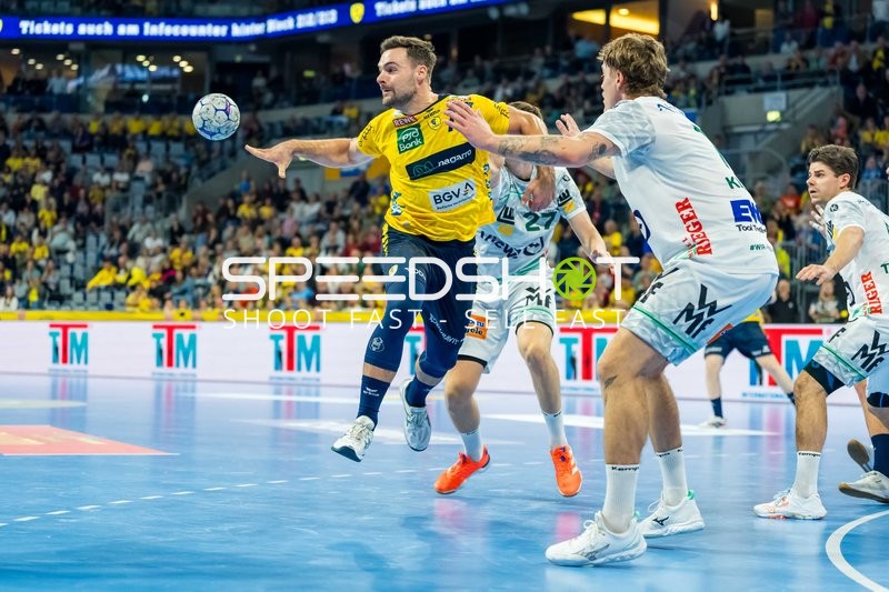 Dani Baijens (77; Rhein Neckar Löwen) wirft auf das Tor