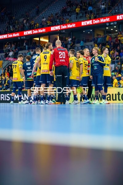 Spieler von {45} versammeln sich