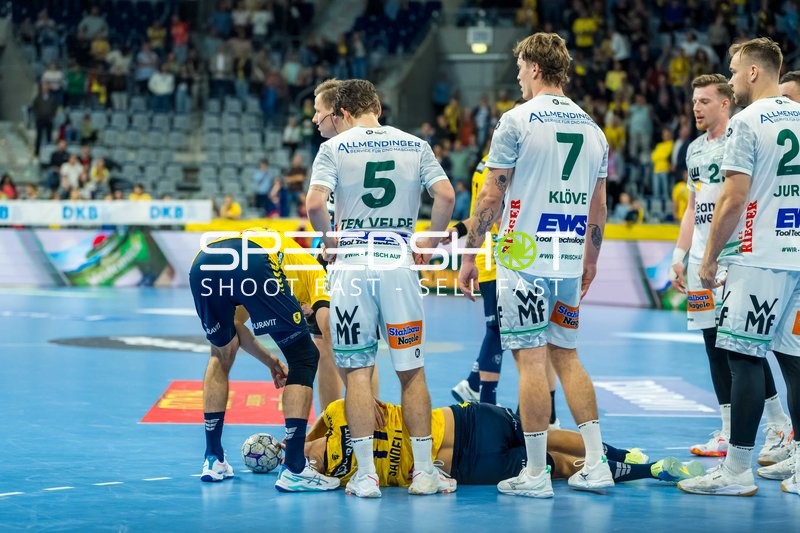 Erik Persson (22; FAG) und Ludvig Jurmala (25; FAG) bei Verletzung