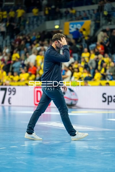 Person auf dem Spielfeld