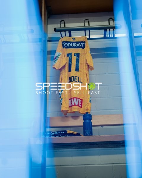 Trikot von Lukas Sandell (11; Rhein Neckar Löwen) in der Kabine