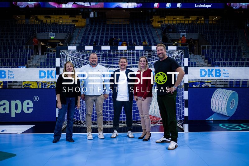 Gruppenfoto mit Holger Bachert (99; Rhein Neckar Löwen) und Oliver Roggisch (108; Rhein Neckar Löwen)