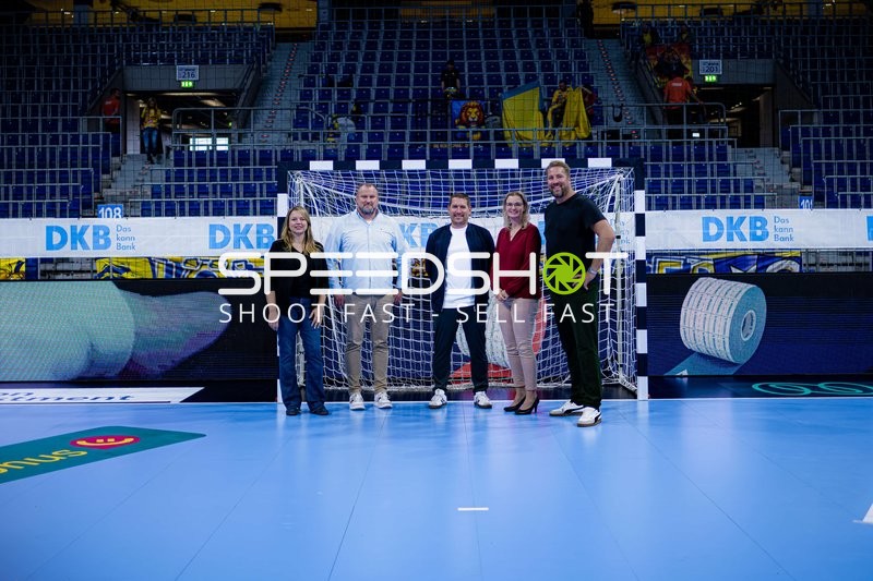 Gruppenfoto mit Holger Bachert (99; Rhein Neckar Löwen) und Oliver Roggisch (108; Rhein Neckar Löwen)