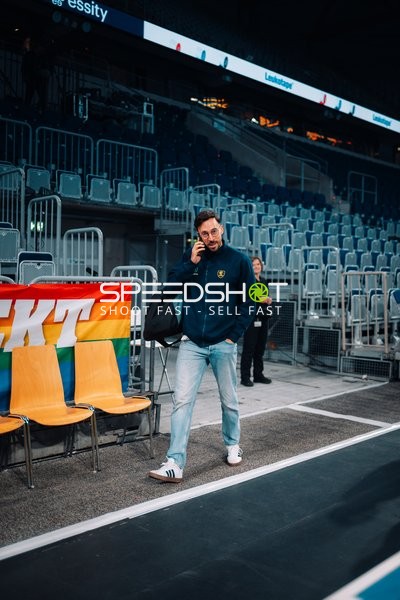 Patrick Groetzki am Telefon