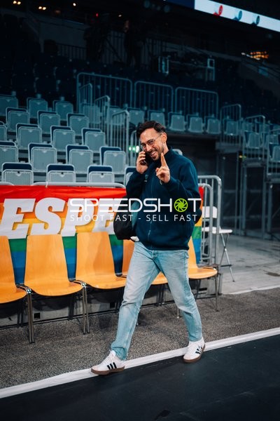 Patrick Groetzki am Telefon