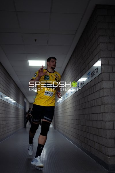 Halil Jaganjac (45; Rhein Neckar Löwen) läuft