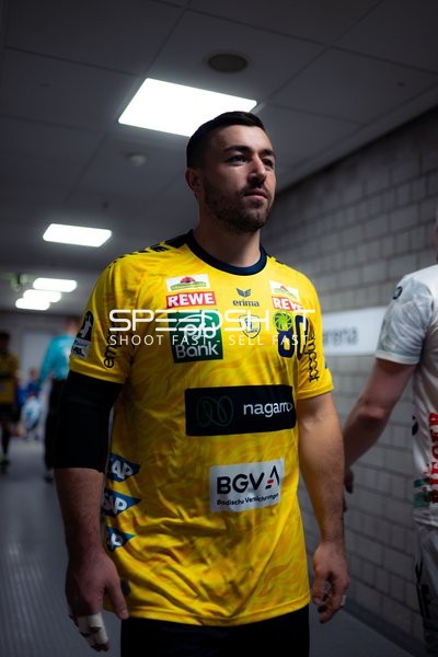 Jannik Kohlbacher (80; Rhein Neckar Löwen) betritt den Gang