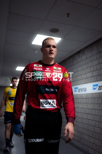 David Späth (29; Rhein Neckar Löwen) betritt den Gang