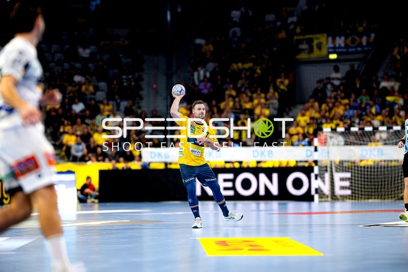 Dani Baijens (77; Rhein Neckar Löwen) wirft