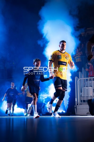 Halil Jaganjac (45; Rhein Neckar Löwen) beim Einlauf