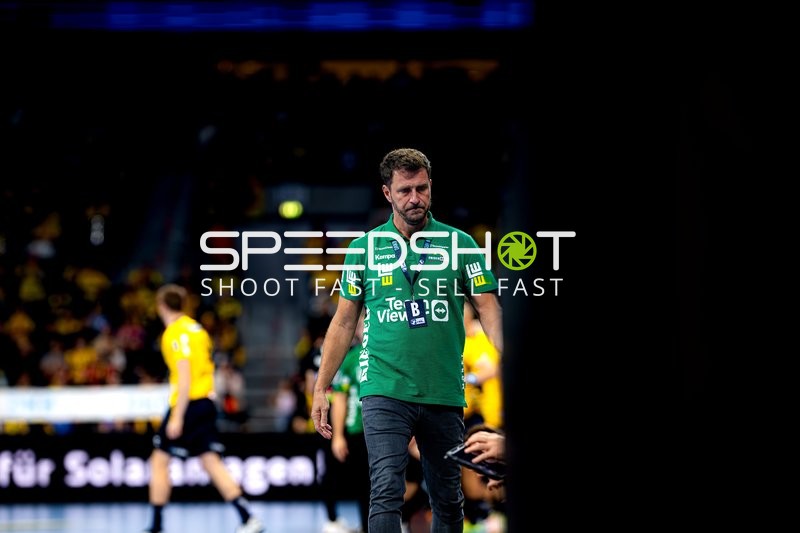 Ben Matschke (999; FAG) am Spielfeldrand