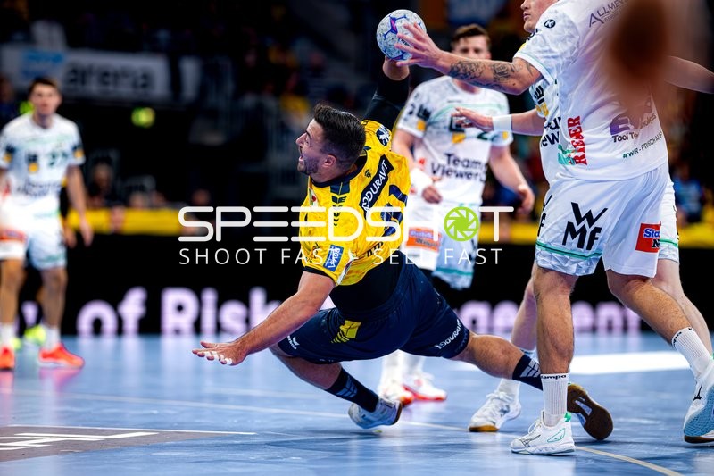 Jannik Kohlbacher (80; Rhein Neckar Löwen) wirft aufs Tor