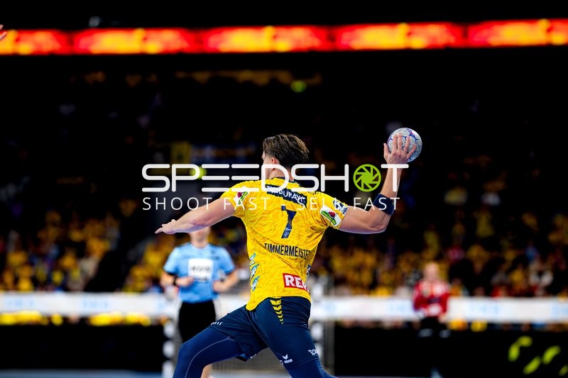 Robert Timmermeister (7; Rhein Neckar Löwen) wirft
