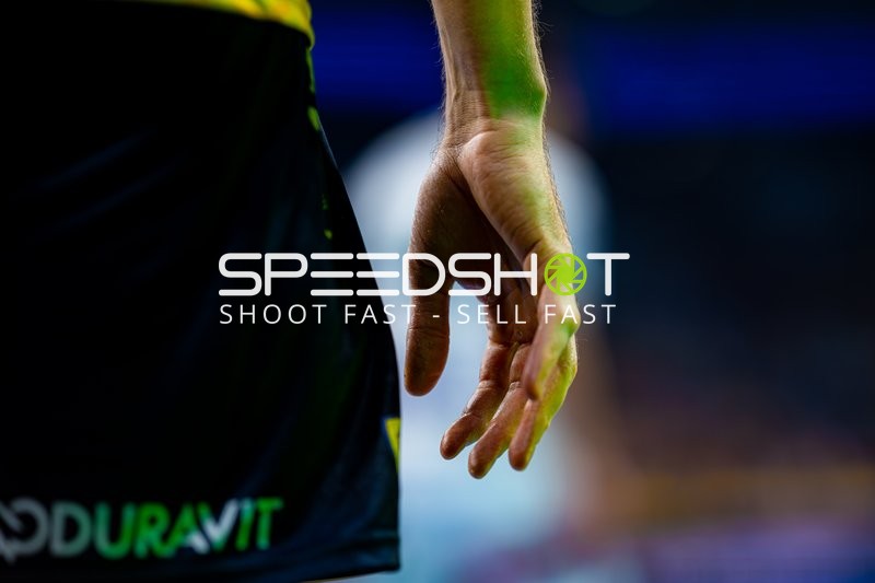 Hand und Trikot eines Spielers