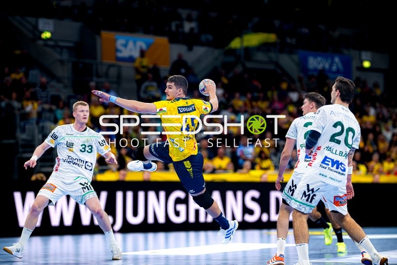 Halil Jaganjac (45; Rhein Neckar Löwen) wirft aufs Tor