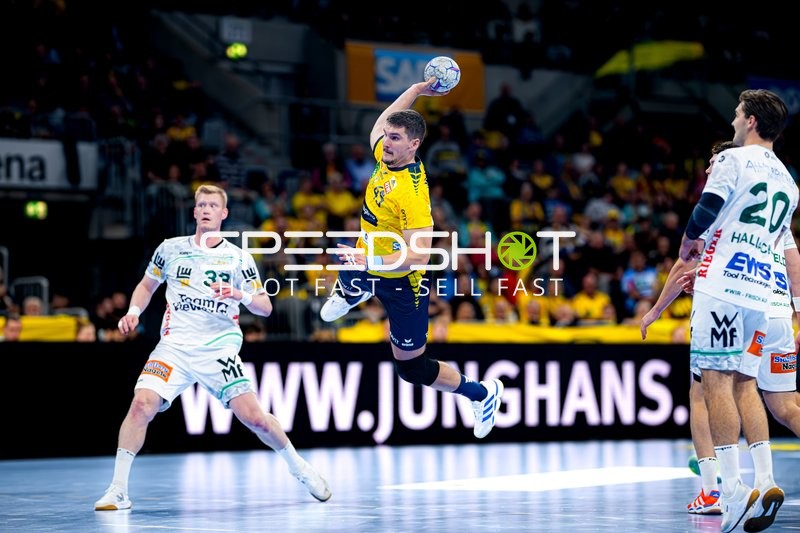 Halil Jaganjac (45; Rhein Neckar Löwen) mit Sprungwurf