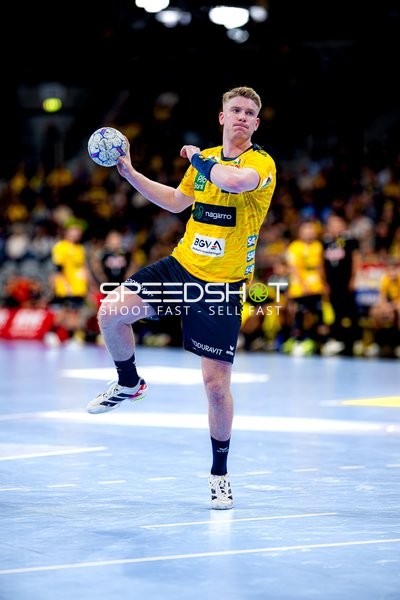 Haukur Thrastarson (25; Rhein Neckar Löwen) wirft