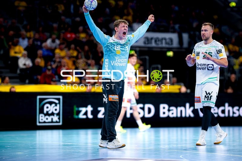 Julian Buchele (1; FAG) jubelt nach Parade