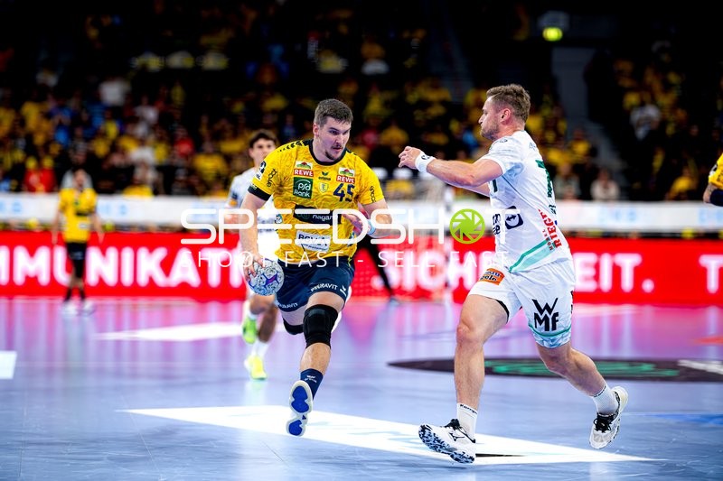 Halil Jaganjac (45; Rhein Neckar Löwen) im Zweikampf mit David Schmidt (77; FAG)