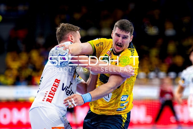 Halil Jaganjac (45; Rhein Neckar Löwen) im Zweikampf