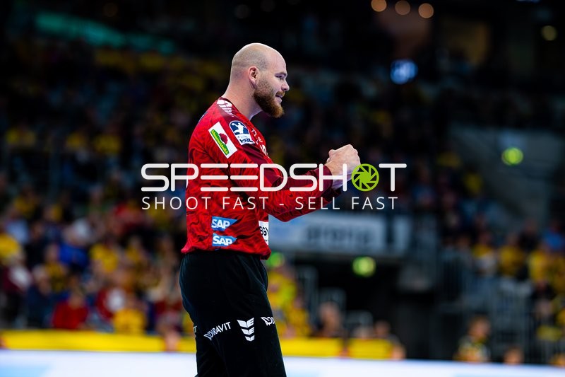 Mike Jensen (20; Rhein Neckar Löwen) jubelt